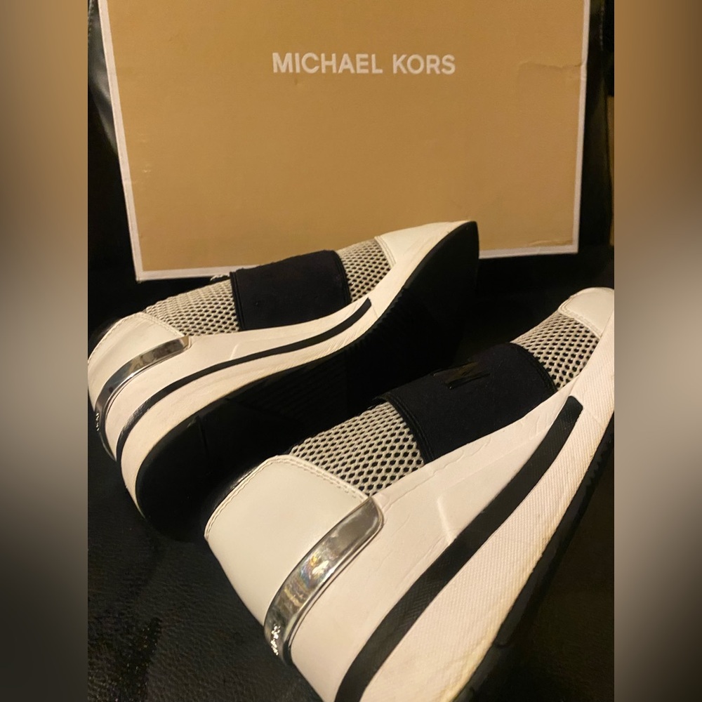 Preloved w/box Michael Kors monochrome slip-on Sneakers for women’s, size 7.5 - Picture 13 of 15